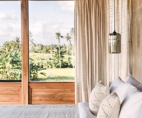 600m - Designer - Perenenean - Private Pool Villa *