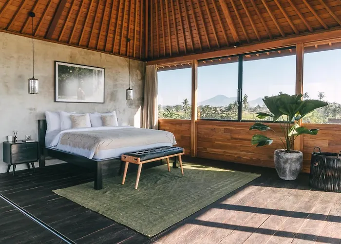 600m - Designer - Perenenean - Private Pool Villa *