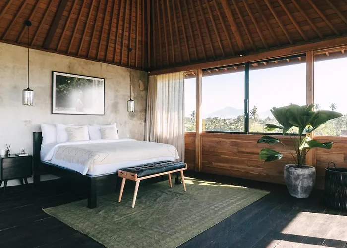 600m - Designer - Perenenean - Private Pool Villa